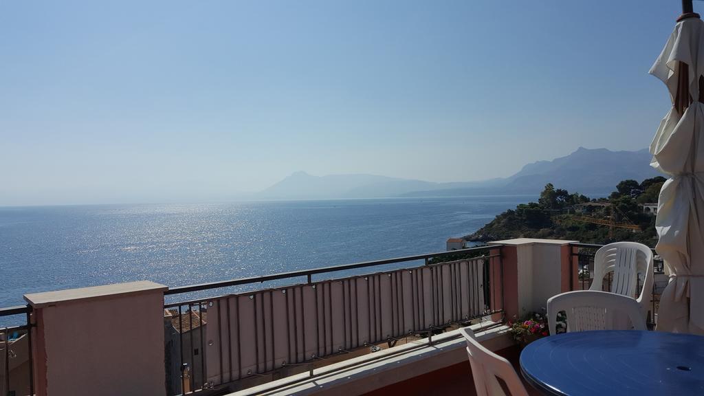 Bed and Breakfast La Caletta Санта-Флавия Экстерьер фото