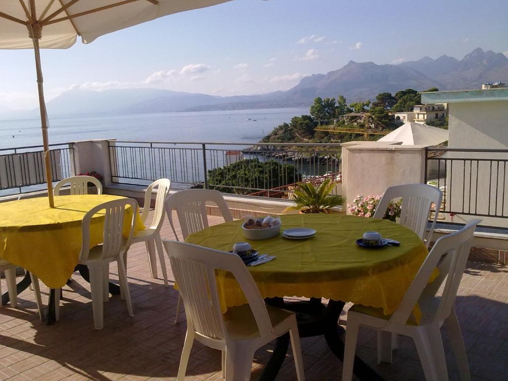 Bed and Breakfast La Caletta Санта-Флавия Экстерьер фото