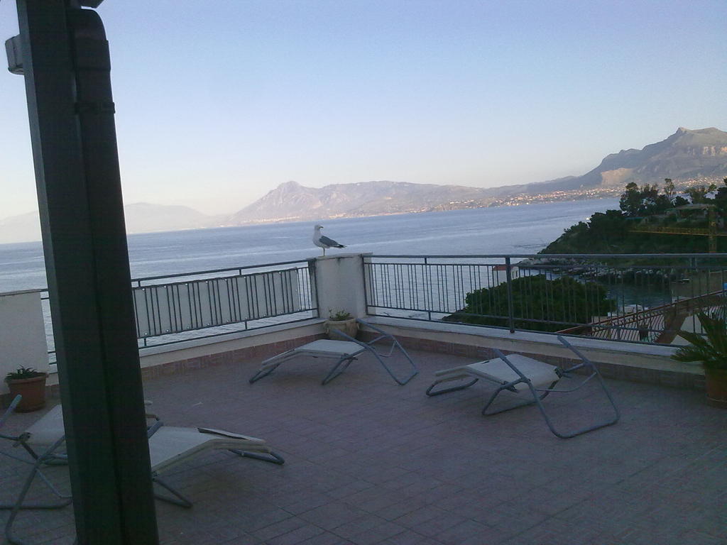 Bed and Breakfast La Caletta Санта-Флавия Экстерьер фото