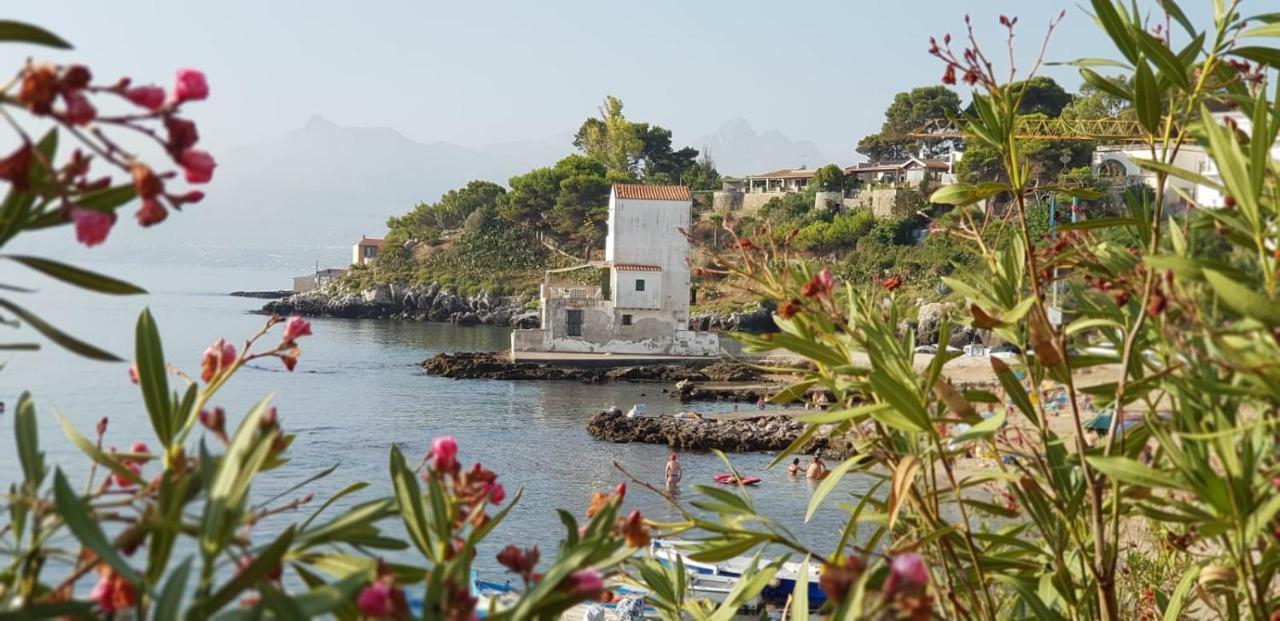 Bed and Breakfast La Caletta Санта-Флавия Экстерьер фото